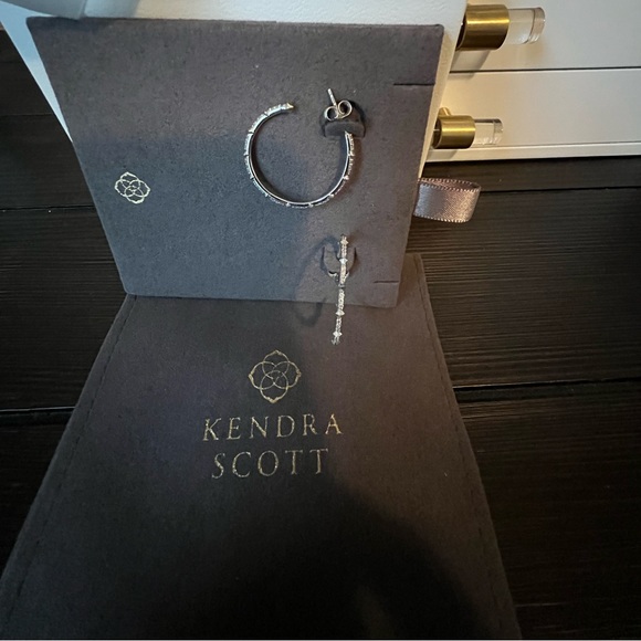 Kendra Scott Cybil Earrings - Picture 3 of 6